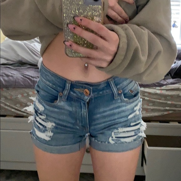 jean shorts (american eagle- light wash) - Picture 3 of 4